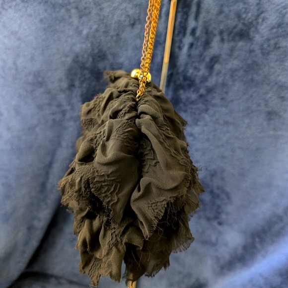 Betsey Johnson Black Ruffle Kiss Lock, 7X6X1", EUC, NO CALL OUTS, - Picture 3 of 9